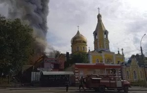 В Куп'янську загорілась будівля церковної школи та крамниця
