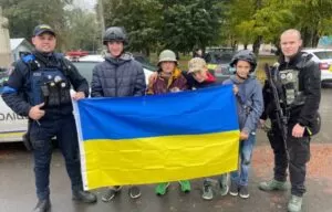 У селищі Шевченкове та місті Куп'янську поліцейські забезпечують пропускний режим на блокпостах