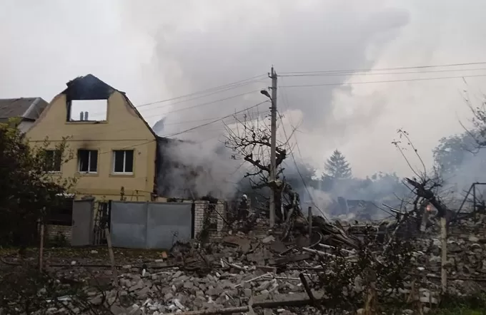У Куп'янську пошкоджено 3 приватних будинки та виникла пожежа