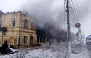 Окупанти обстріляли Куп'янськ: пошкоджено житловий будинок та поліклініку