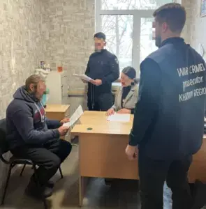 На Куп'янщині чоловік завдав ножові поранення знайомому