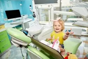 Дитяча стоматологія: навіщо лікувати молочні зуби
