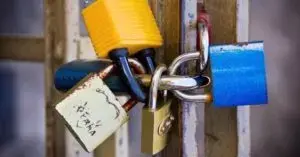 В каких случаях нужен навесной замок и как его выбрать правильно?