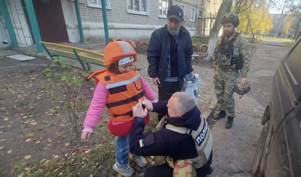 З Купʼянського району евакуювали 21 людину, з них - 12 дітей