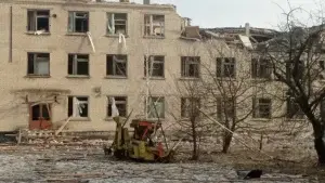 Обстріл Купʼянського району: двоє поранених, пошкоджені будинки та адмінбудівля