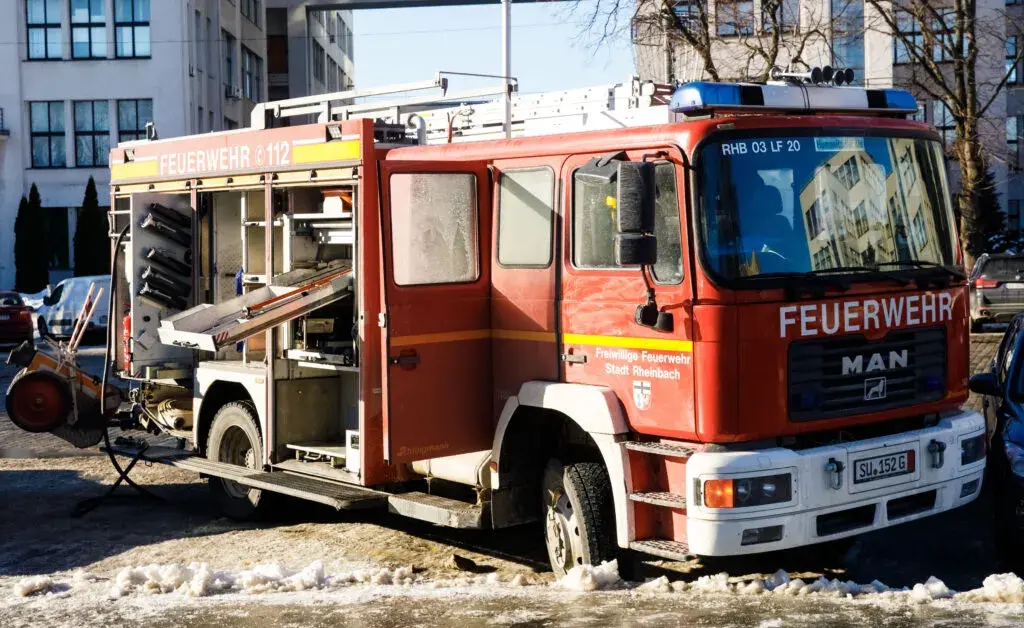 Купʼянським рятувальникам передали пожежний автомобіль з Німеччини
