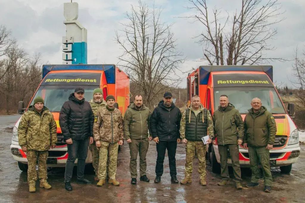 На Купʼянщину передали реанімобілі та провели нараду з військовим командуванням
