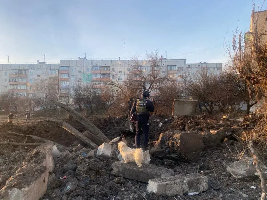 У Купʼянську ворог скинув авіабомбу на житловий квартал