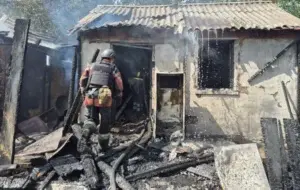 Рятувальники гасили пожежу на Купʼянщині спричинену російським обстрілом
