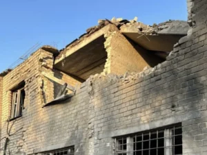 На Купʼянщині ворог обстріляв школу, дитсадок, будинки та травмував людину