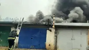 На Купʼянщині окупанти спалили 8 гаражів