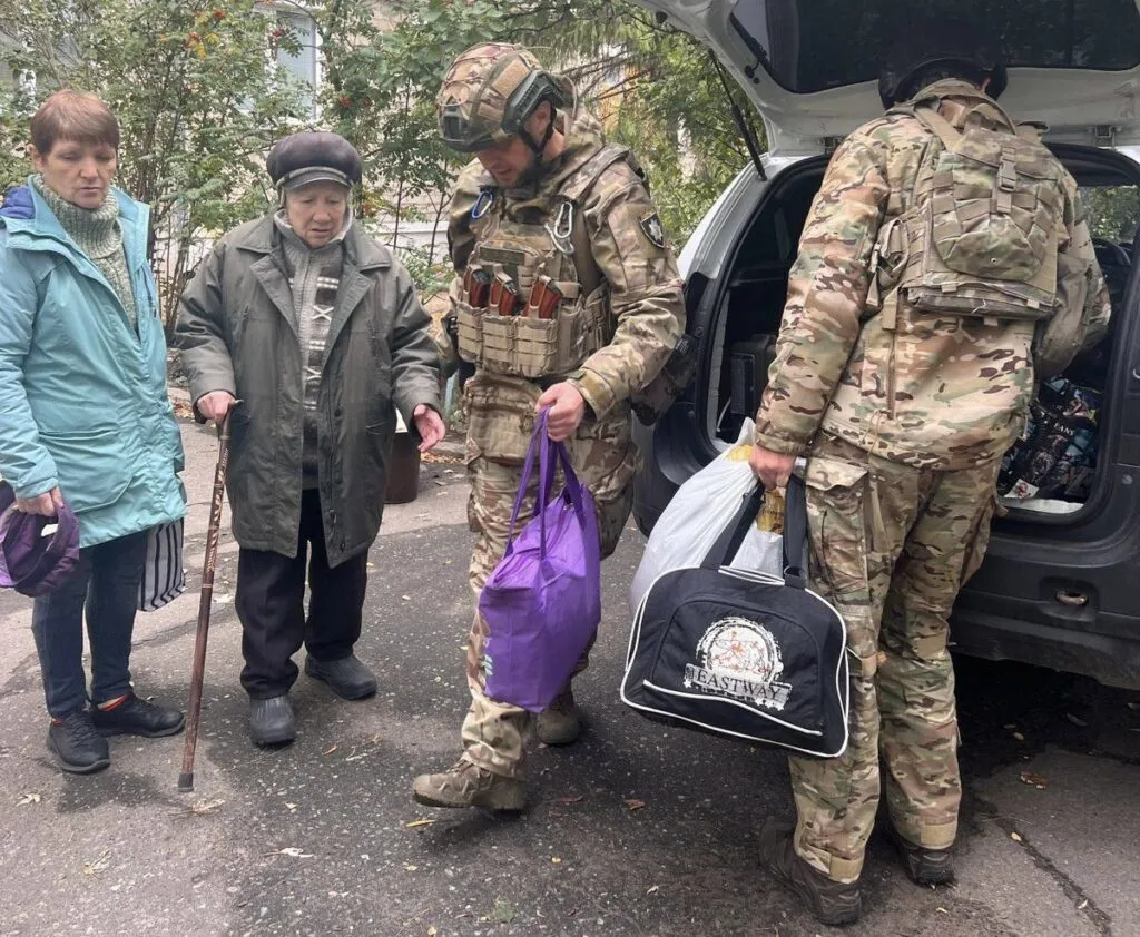 Поліція евакуювала за день з Купʼянської та Курилівської громад 42 людини