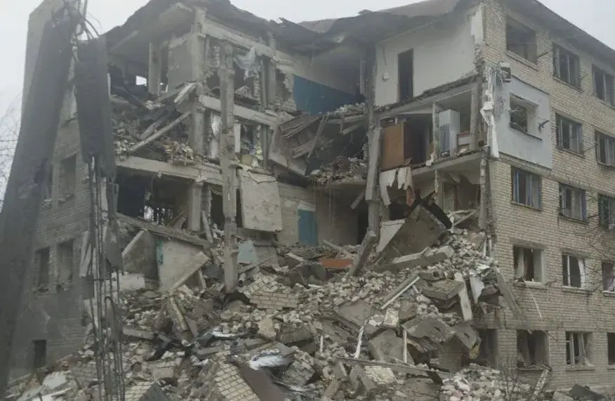 Під завалами зруйнованого підʼїзду в Ківшарівці могли загинути троє людей