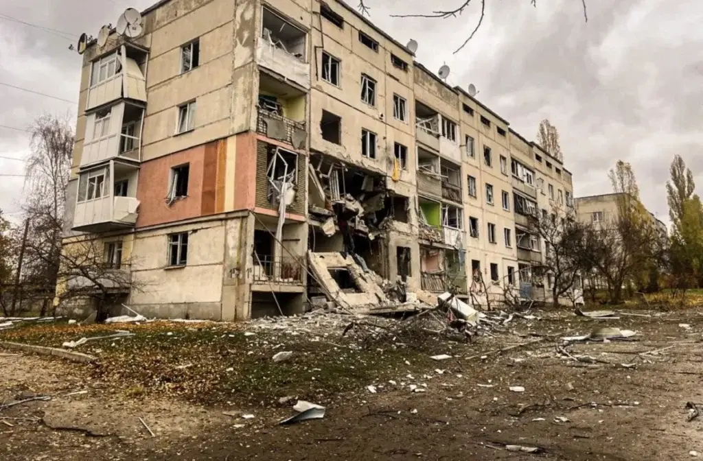 Обстріл Купʼянська: на людей впали електричні дроти - вони згоріли живцем