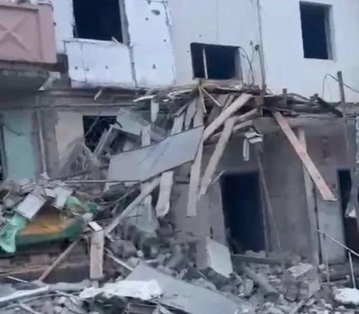 По центру Куп'янська вдарили авіабомбою - під завалами люди
