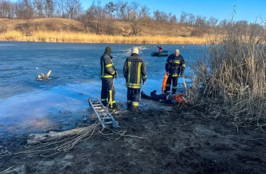 У Куп'янському районі на водоймі потонув рибалка, провалившись під кригу