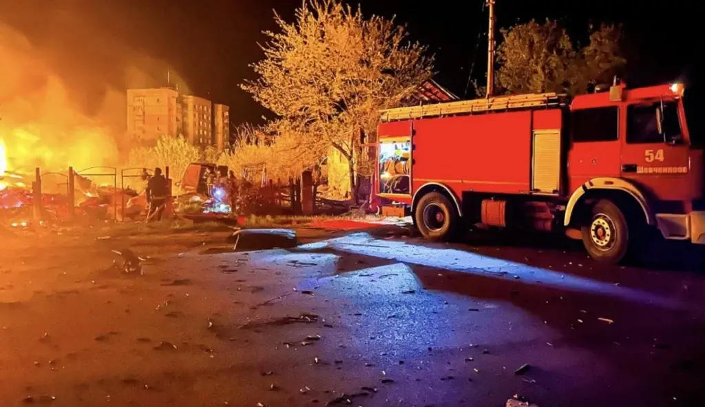 Пожежі та руйнування: у ДСНС показали наслідки авіаударів по Купʼянську
