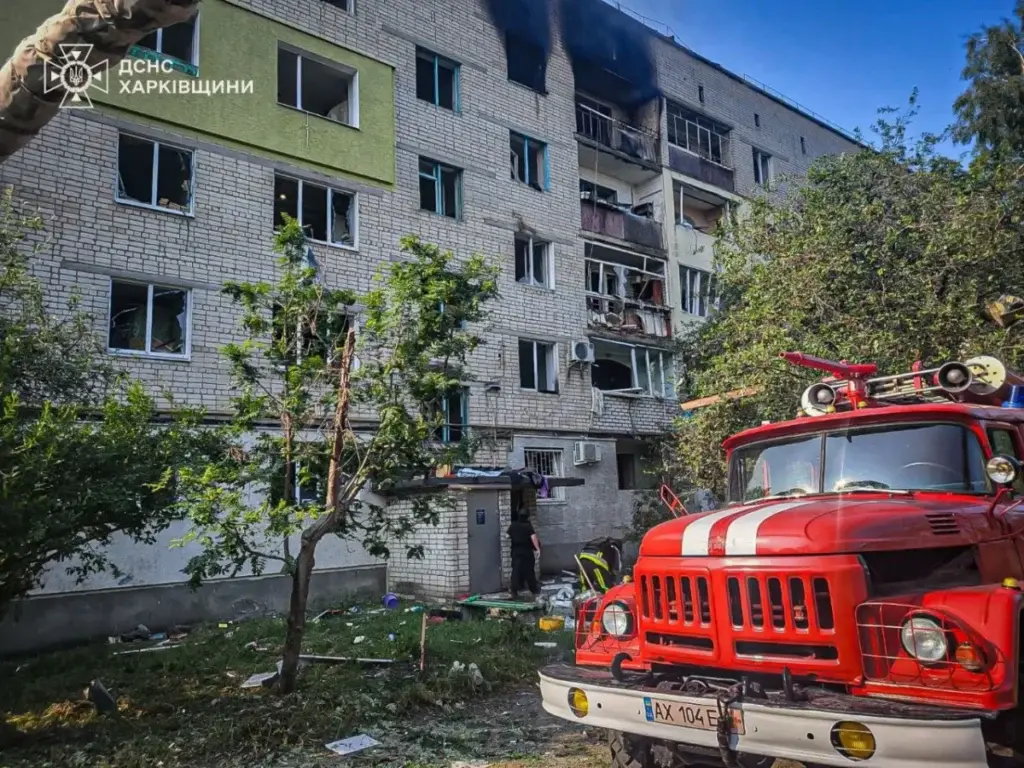 Пожежа у Куп'янську: після авіаудару горіла п'ятиповерхівка