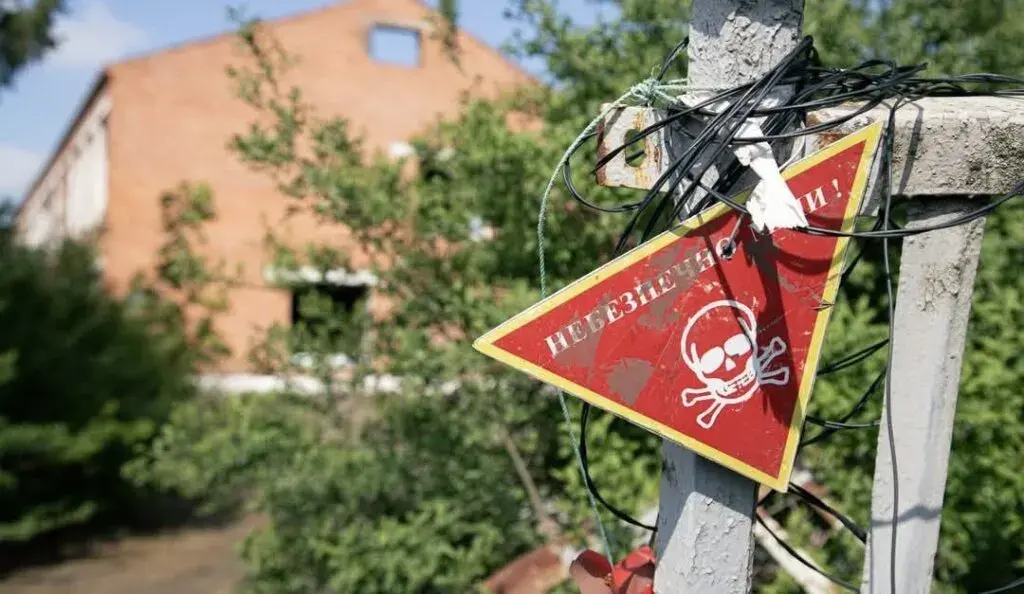 Жах на Купʼянщині: двоє дітей постраждали від вибуху невідомого предмета