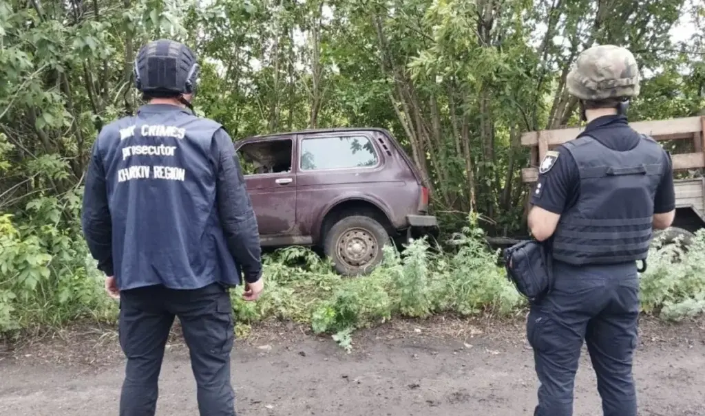 На Купʼянщині автомобіль з подружжям потрапив під ворожий приціл