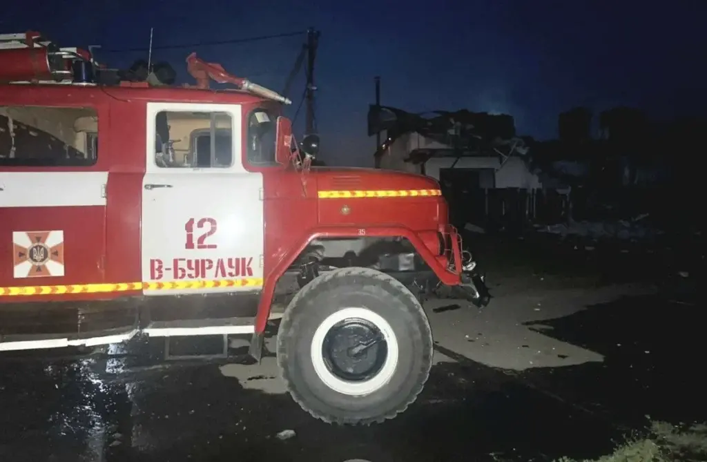 ДСНС показали кадри пожеж після ворожих обстрілів Купʼянщини 10 липня