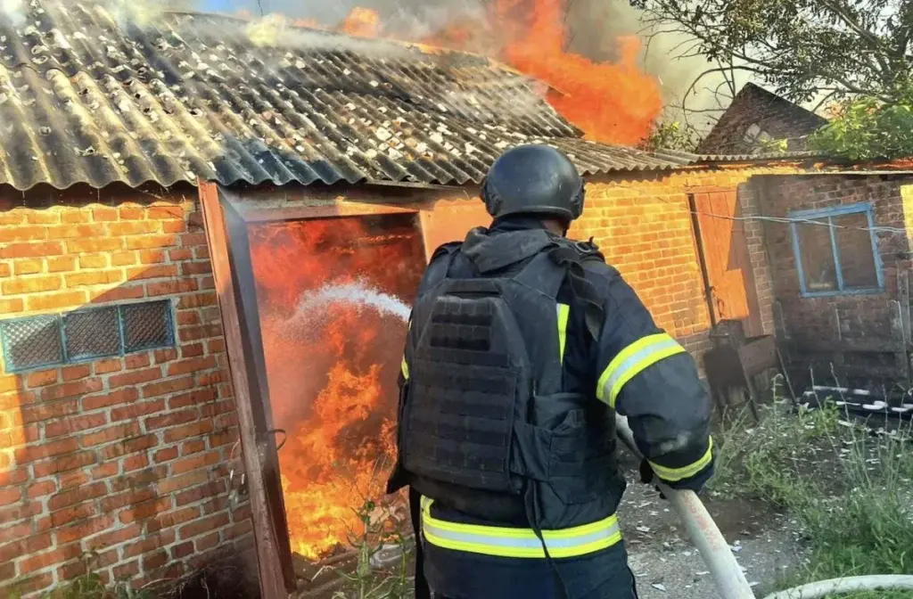 Після удару по Купʼянському району — зруйновані будинки, правоохоронці документують наслідки атаки рф