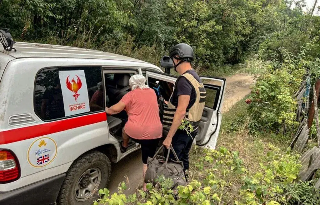 З правого берега Куп'янська евакуювали ще двох жінок