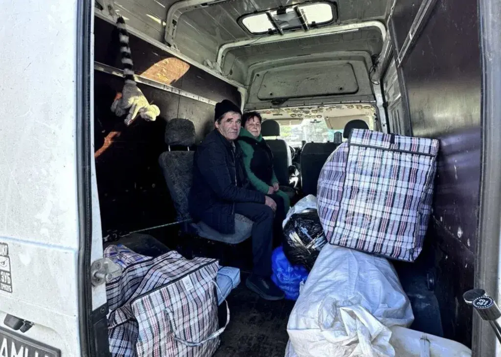 Під вибухами поліцейські евакуювали з Купʼянщини трьох дітей