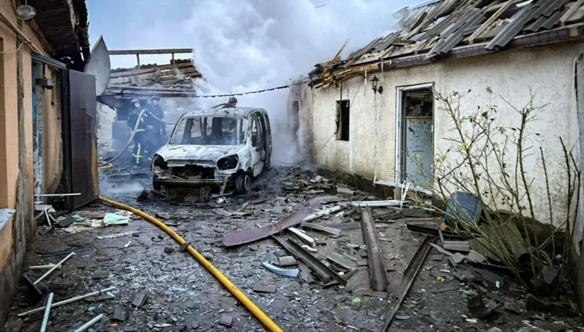 На Купʼянщині ворожий дрон влучив у приватне подвірʼя