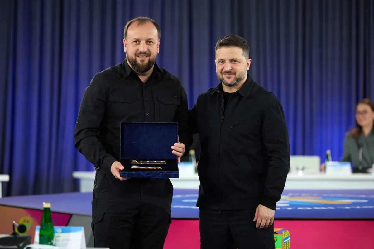 Куп’янськ - Місто-герой: Зеленський вручив громаді почесну відзнаку