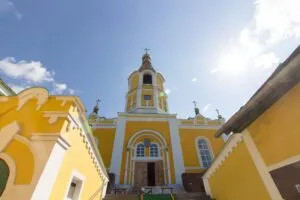У Куп'янську російським обстрілом понівечили старовинний собор