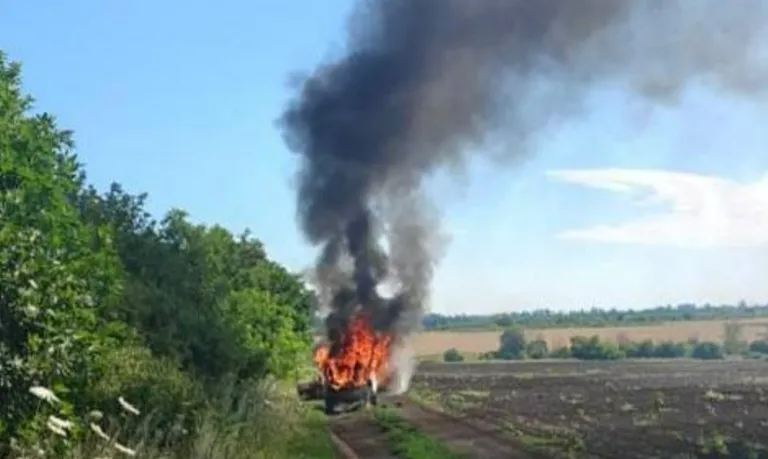 На Куп'янщині ворожий дрон повністю знищив авто з енергетиками: деталі