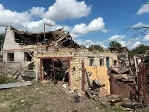 Обстріли Куп'янщини 16 липня: у Приколотному дрон пошкодив автівку