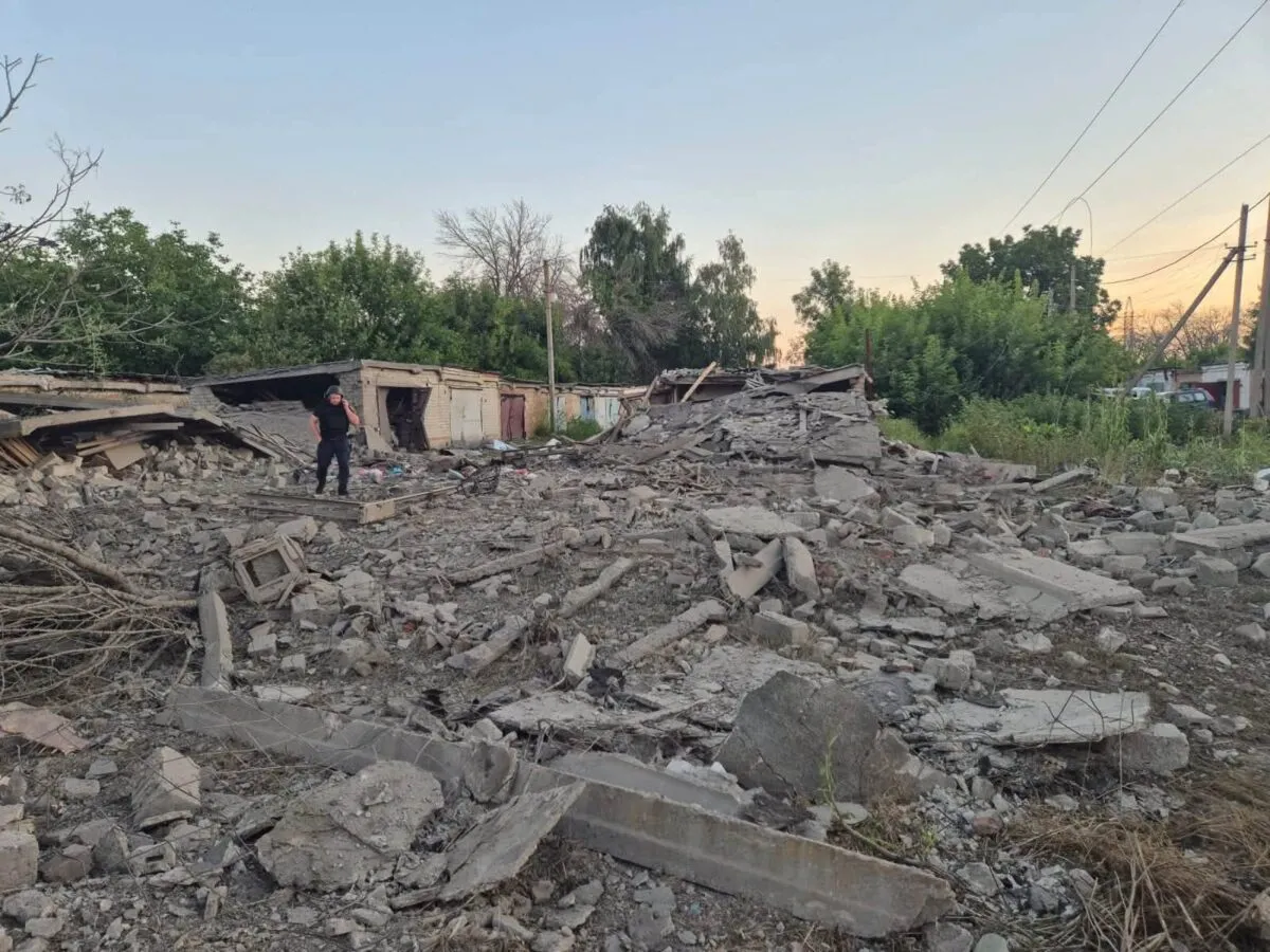 На Куп'янщині ворог обстріляв автівки з цивільними: подробиці
