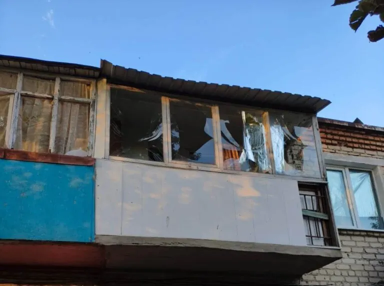 Загинула людина і багато поранених: наслідки обстрілів селища Шевченкове на Куп'янщині