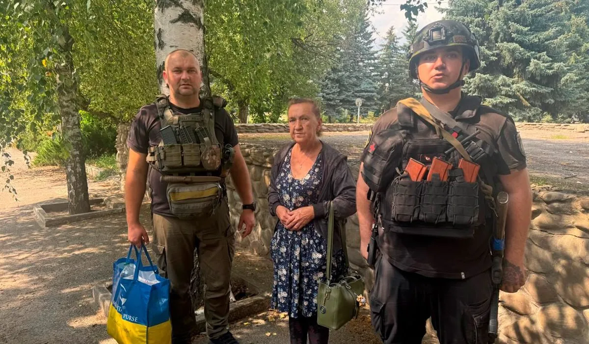 З Куп'янщини вивезли поранену після атаки дрона жительку