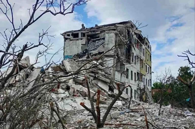 Пошкоджений будинок та знищена автівка: наслідки ворожих ударів по Куп'янщині23 липня