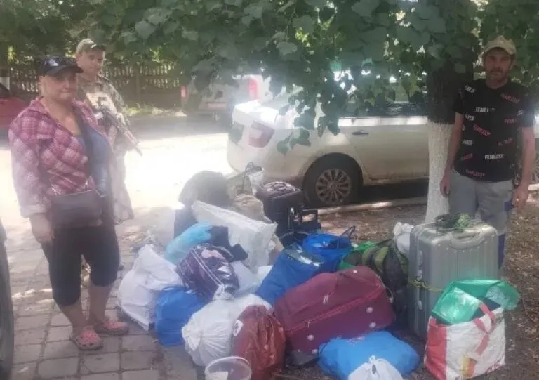 Правоохоронці вивезли чотирьох мешканців із прифронтового села Куп'янського району