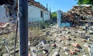 П'ятеро постраждалих та один загиблий: армія рф завдала потужного удару по селищу на Куп'янщині