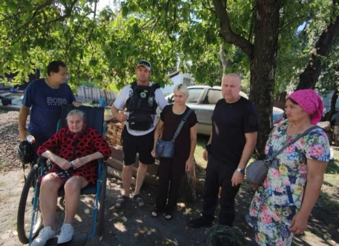 Евакуація під обстрілами: з Куп’янщини правоохоронці вивезли трьох жінок