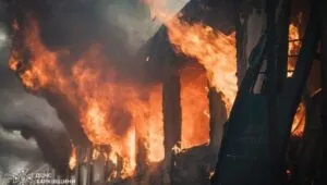 В Харкові ракета вдарила по пасажирській електричці: показали фото