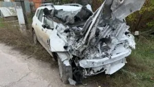 Російський дрон пошкодив Renault Duster на Харківщині
